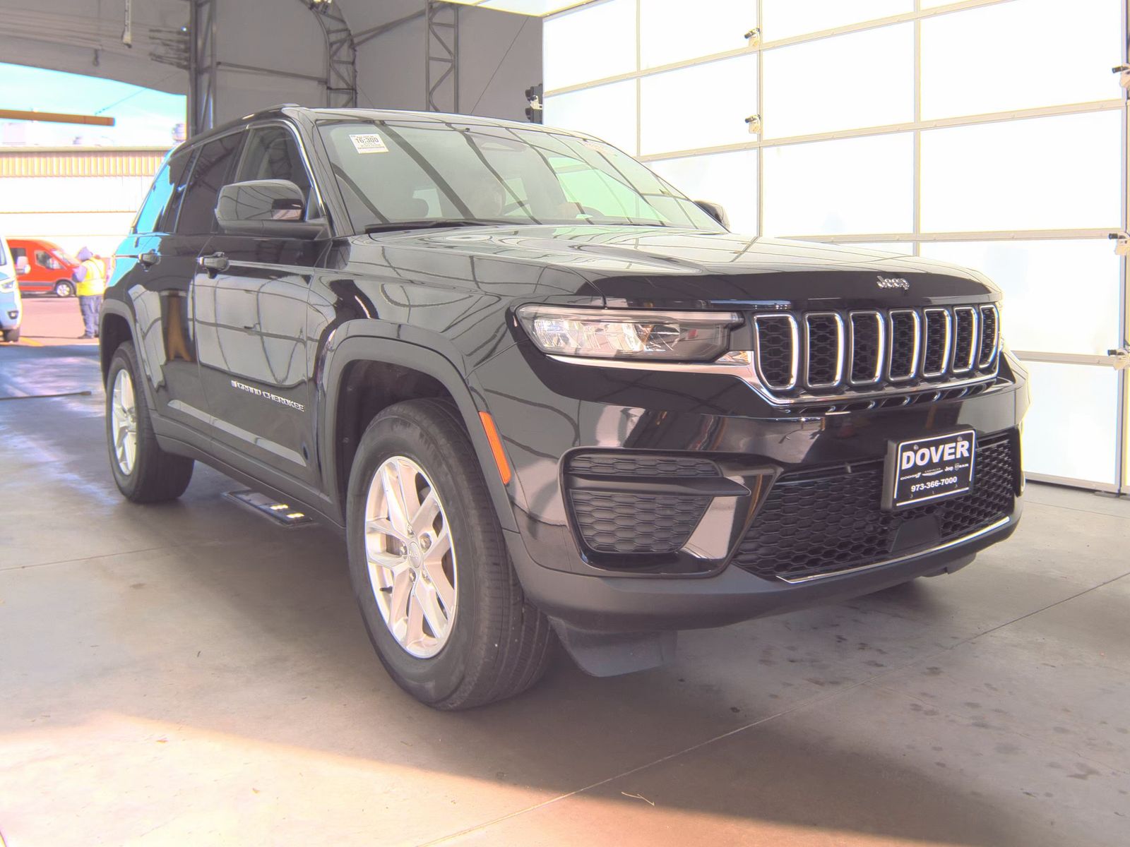 2023 Jeep Grand Cherokee Laredo AWD