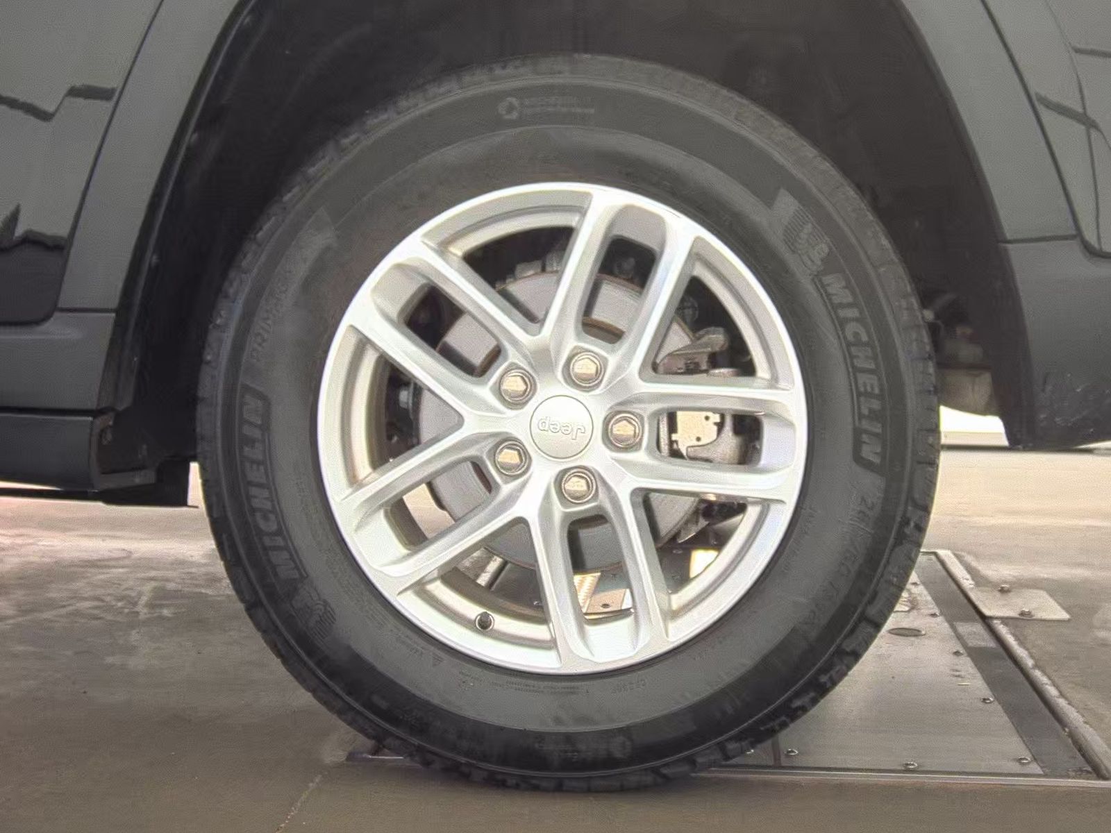 2023 Jeep Grand Cherokee Laredo AWD