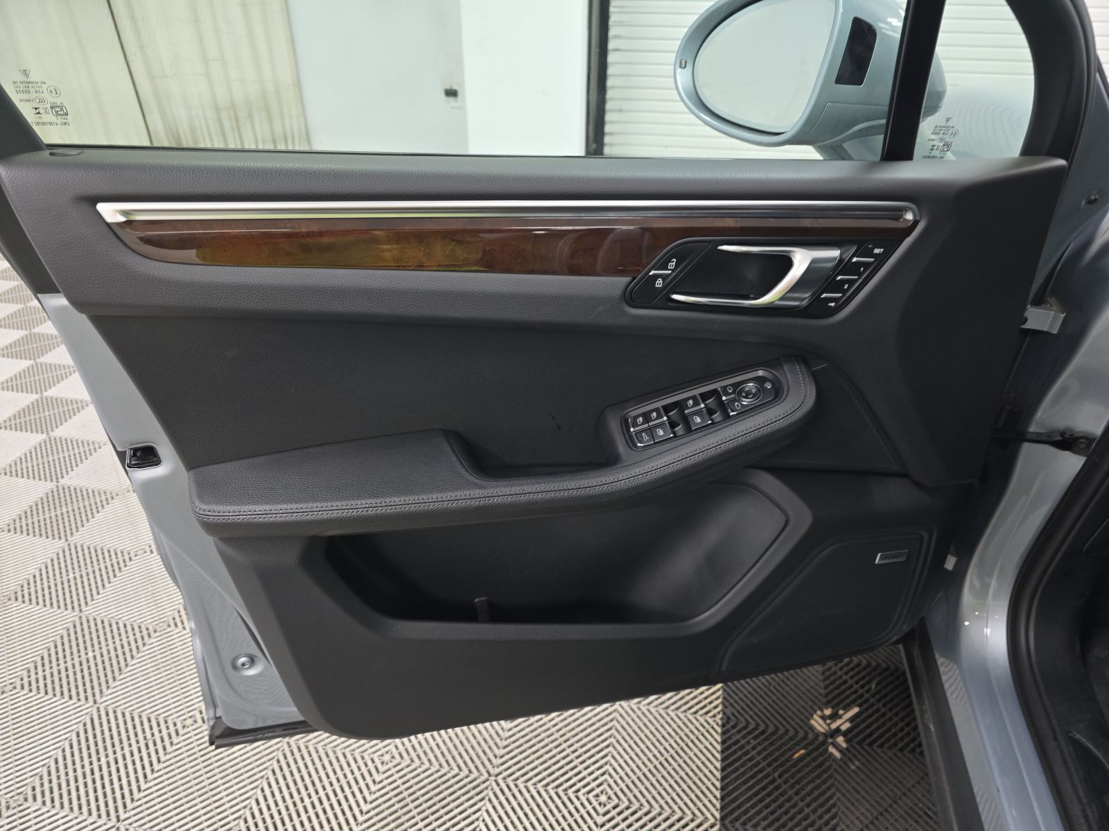 2024 Porsche Macan Base AWD