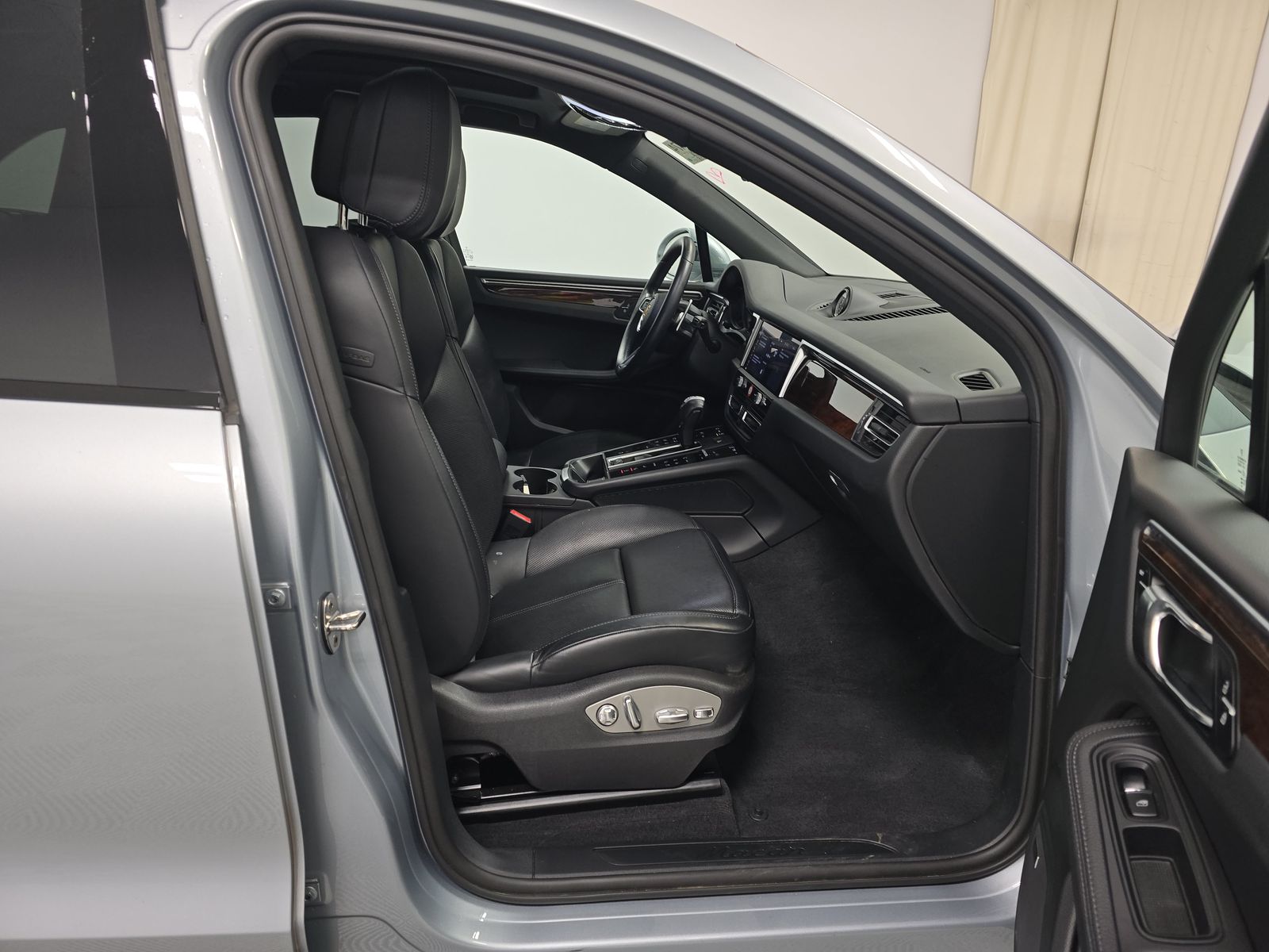 2024 Porsche Macan Base AWD