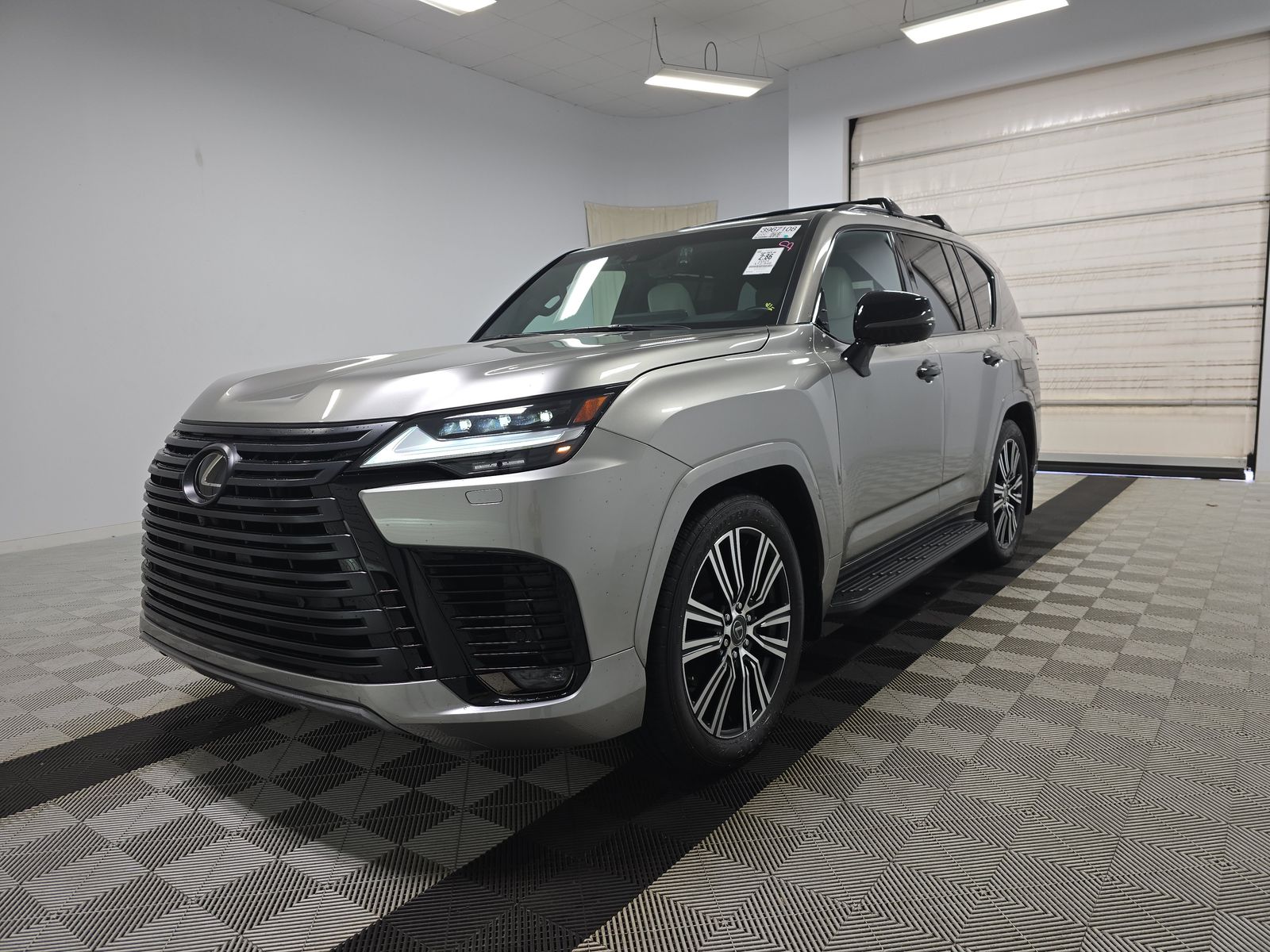 2024 Lexus LX Luxury's photo