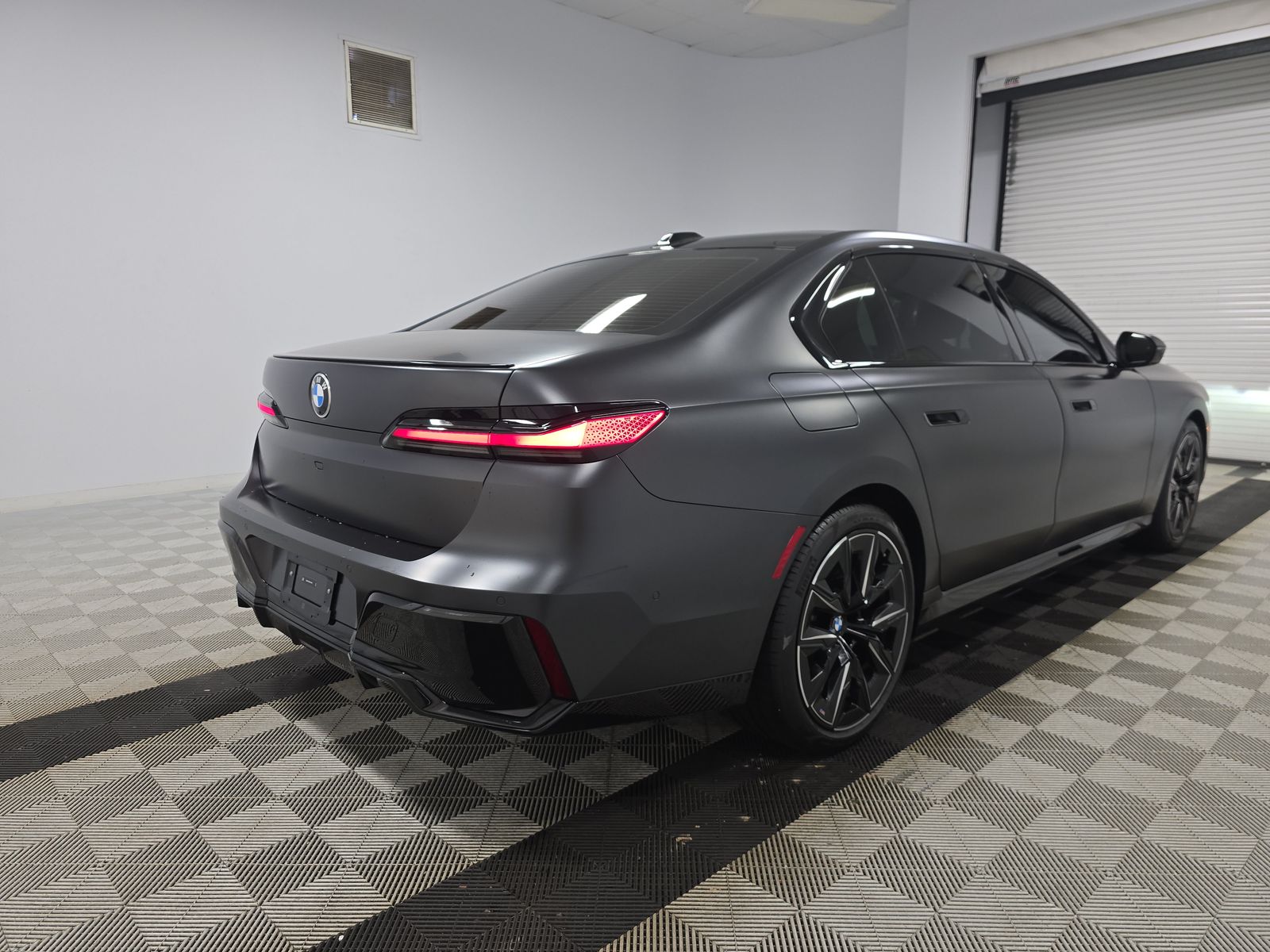 2025 BMW 7 Series 740i RWD