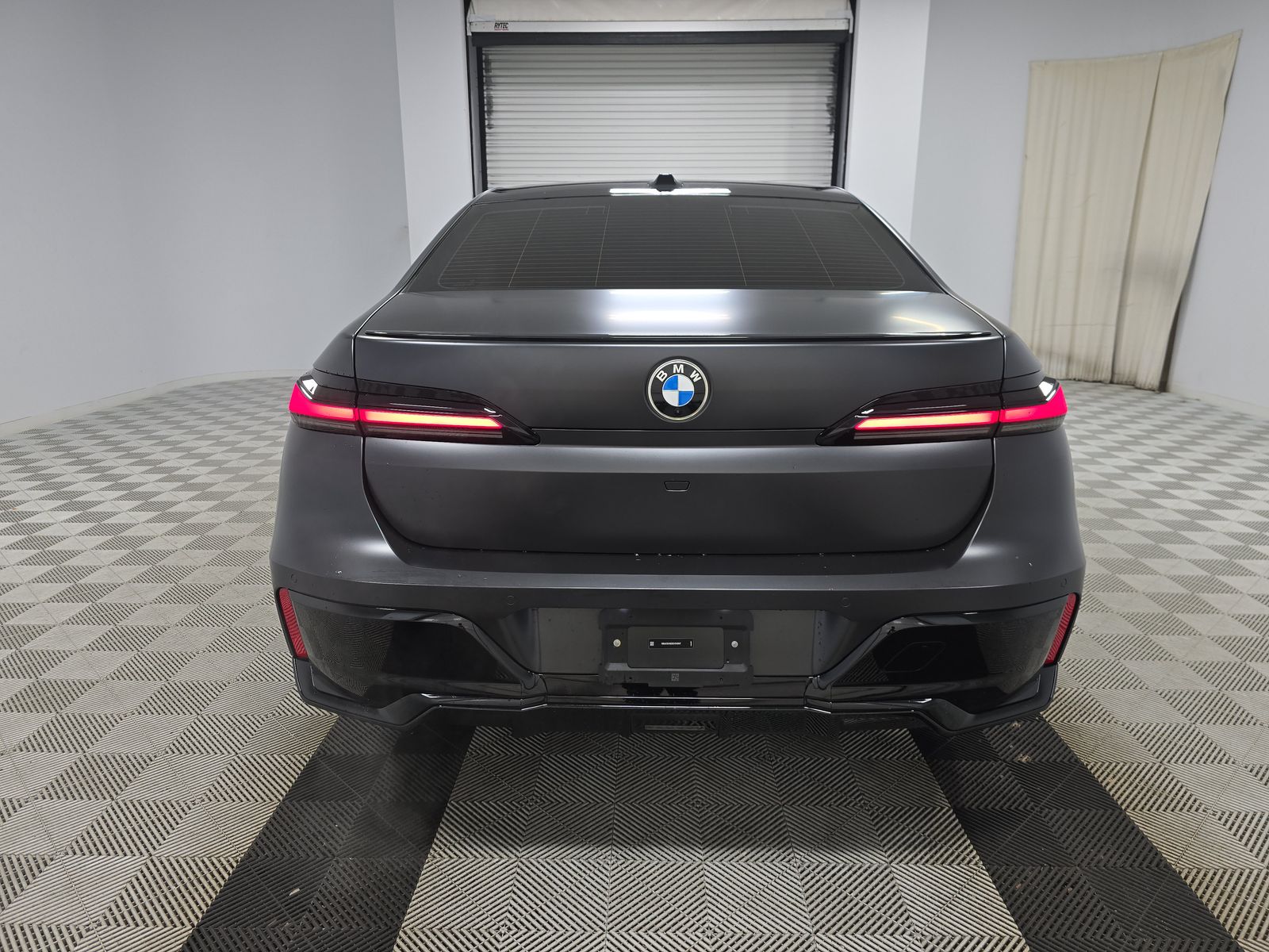 2025 BMW 7 Series 740i RWD