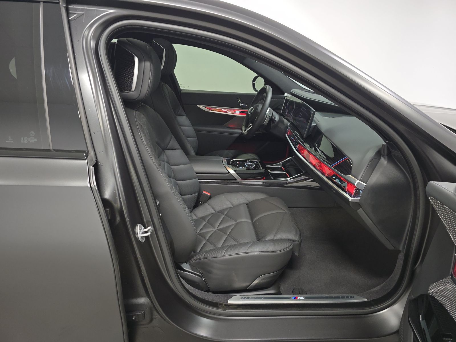 2025 BMW 7 Series 740i RWD