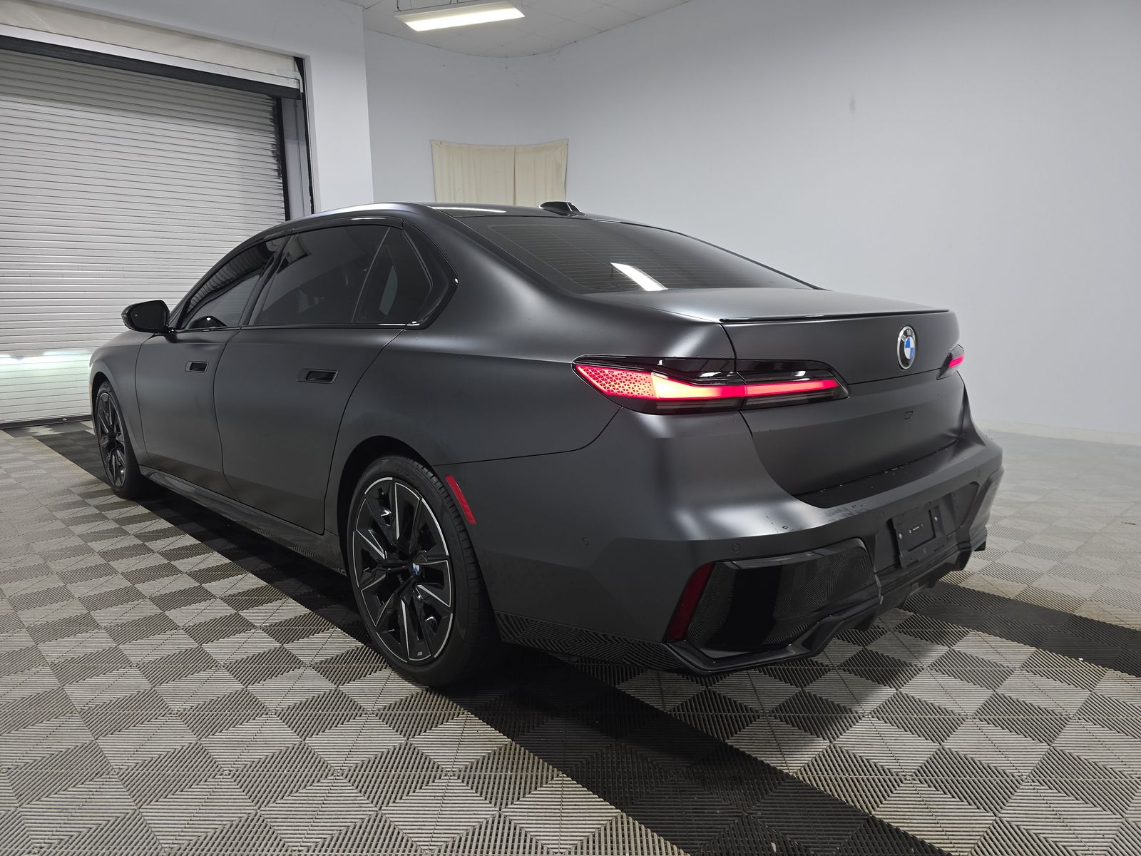 2025 BMW 7 Series 740i RWD