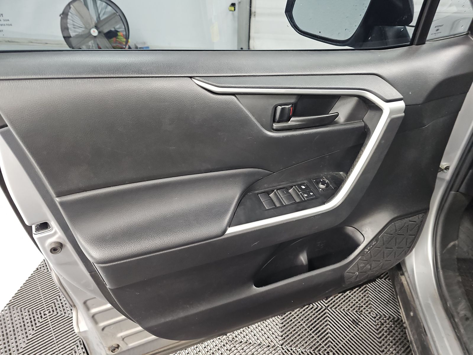 2023 Toyota RAV4 LE FWD