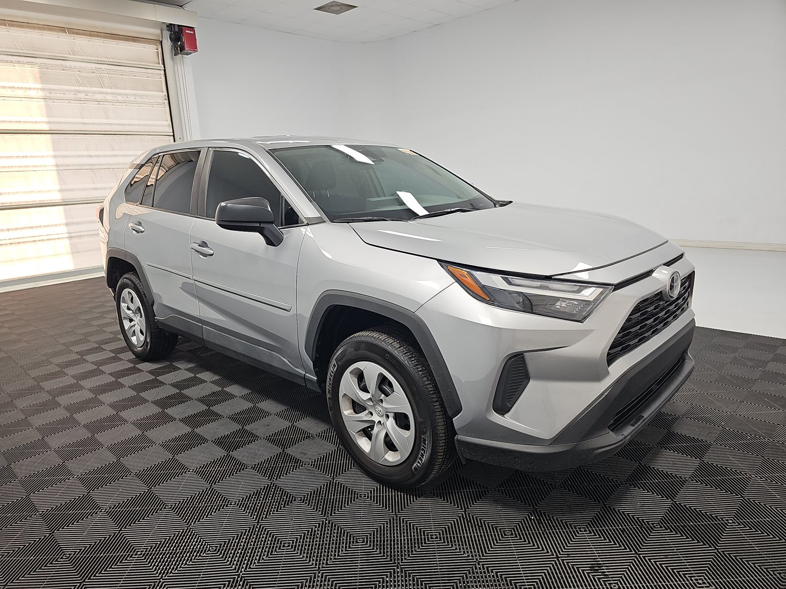 2023 Toyota RAV4 LE FWD