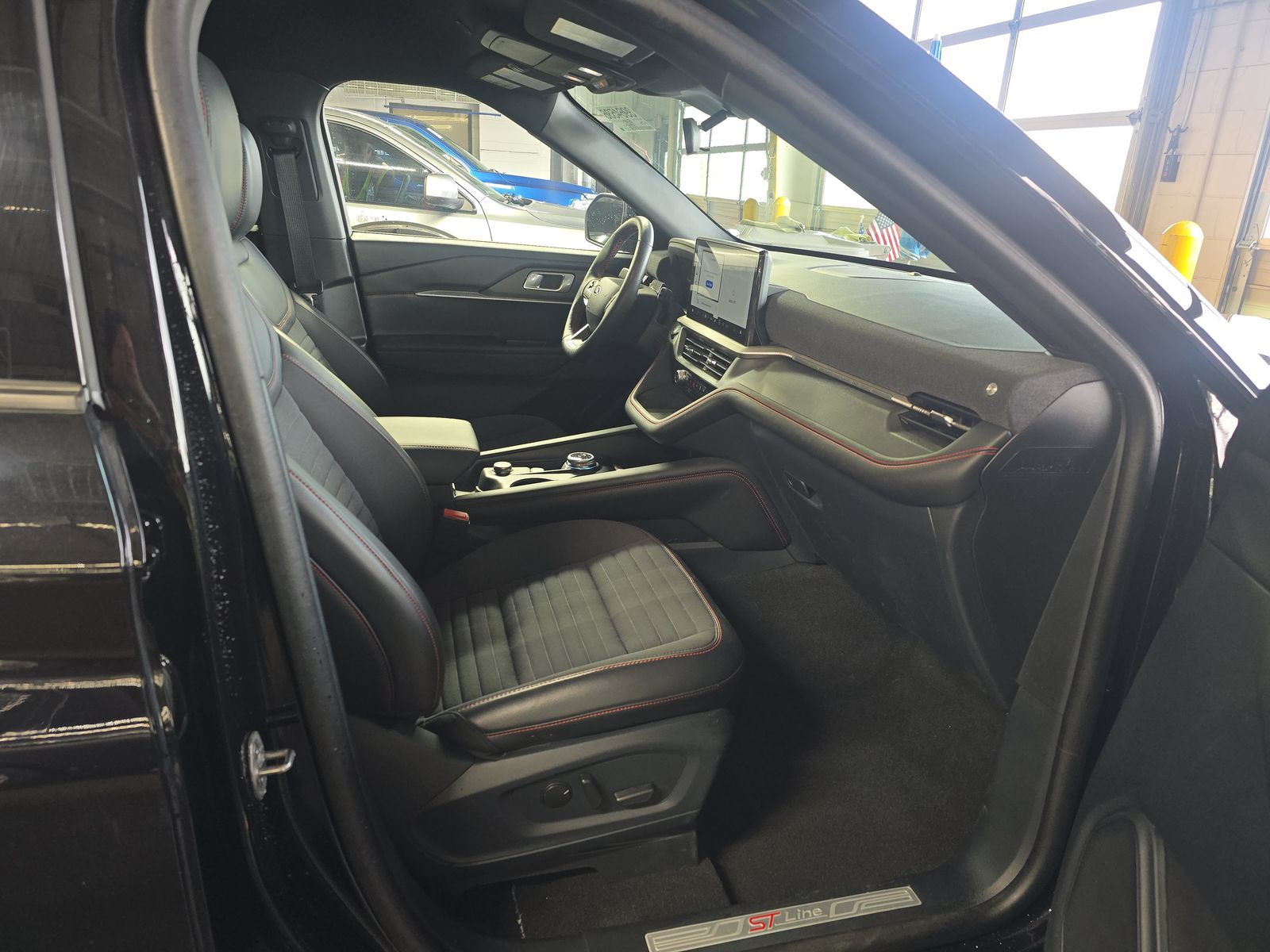 2025 Ford Explorer ST-Line AWD