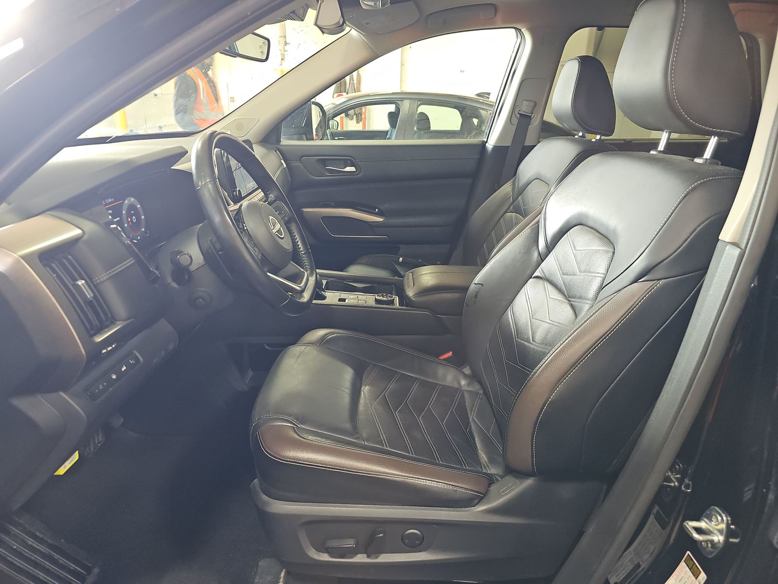 2023 Nissan Pathfinder Platinum AWD