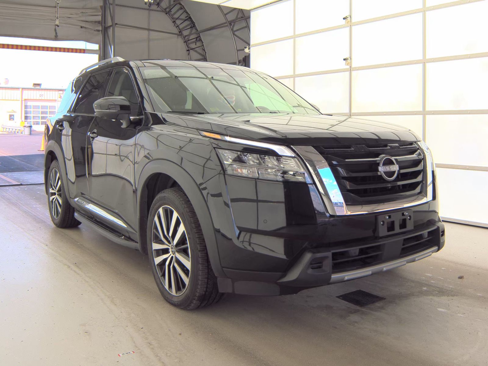 2023 Nissan Pathfinder Platinum AWD