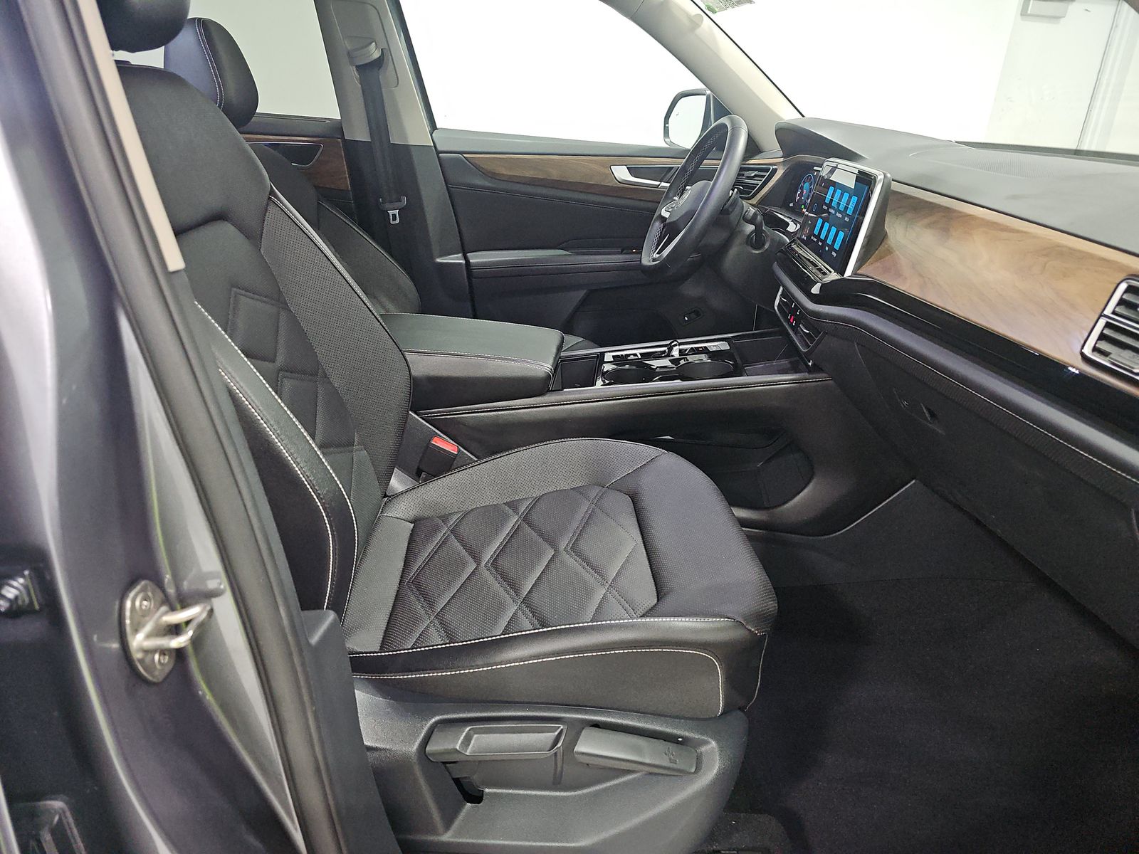 2024 Volkswagen Atlas 2.0T SE AWD