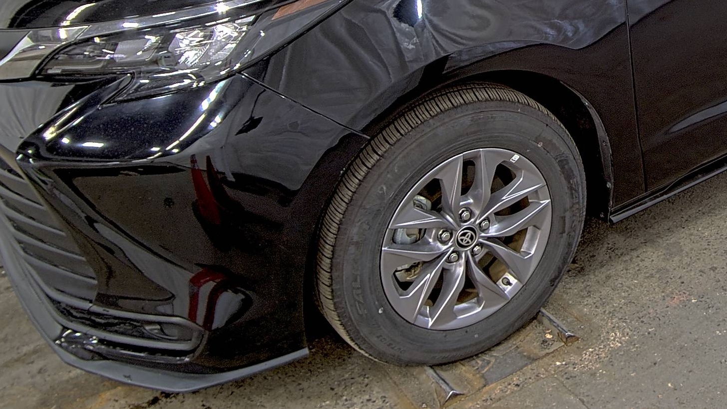 2025 Toyota Sienna LE FWD