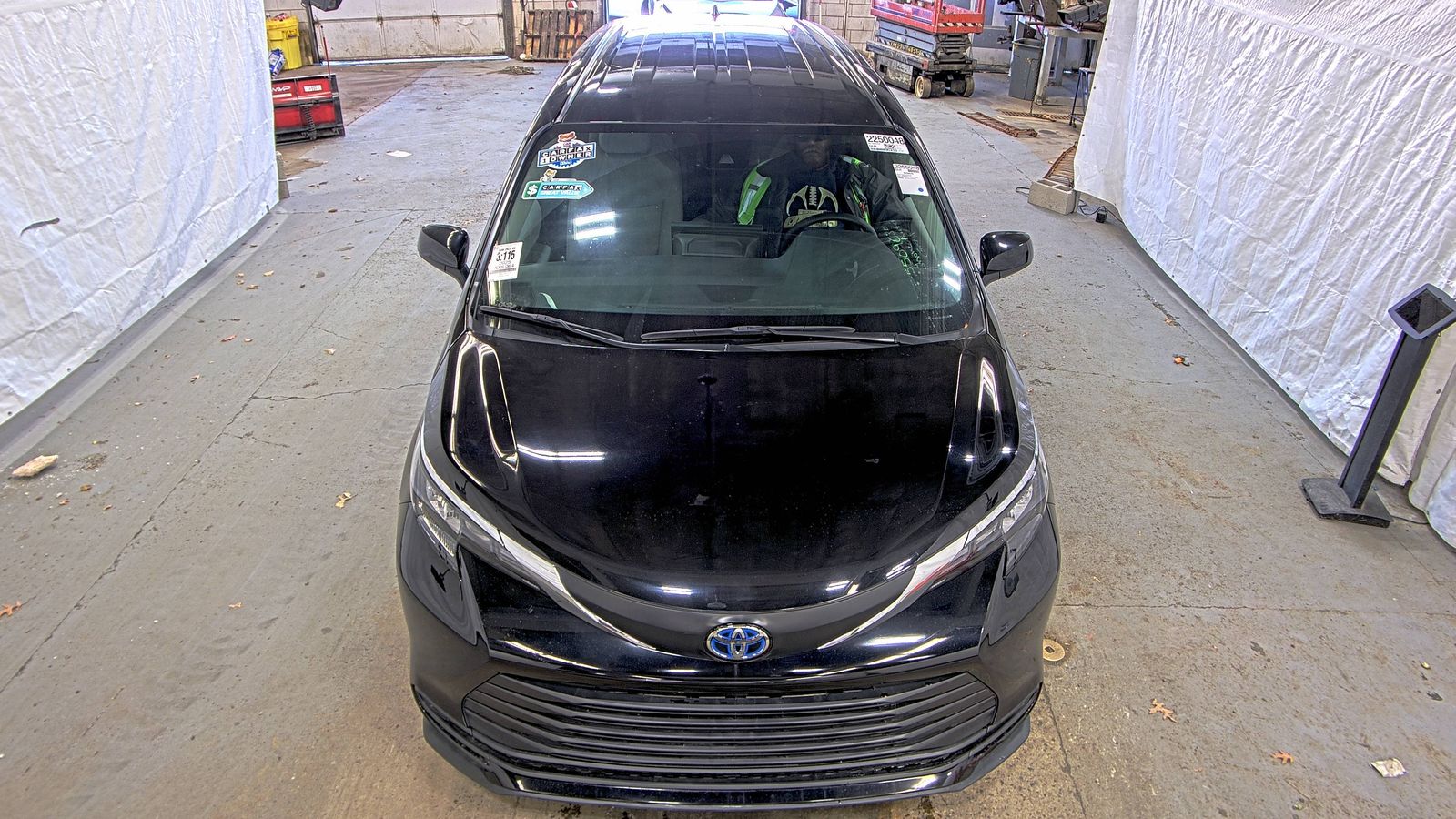 2025 Toyota Sienna LE FWD