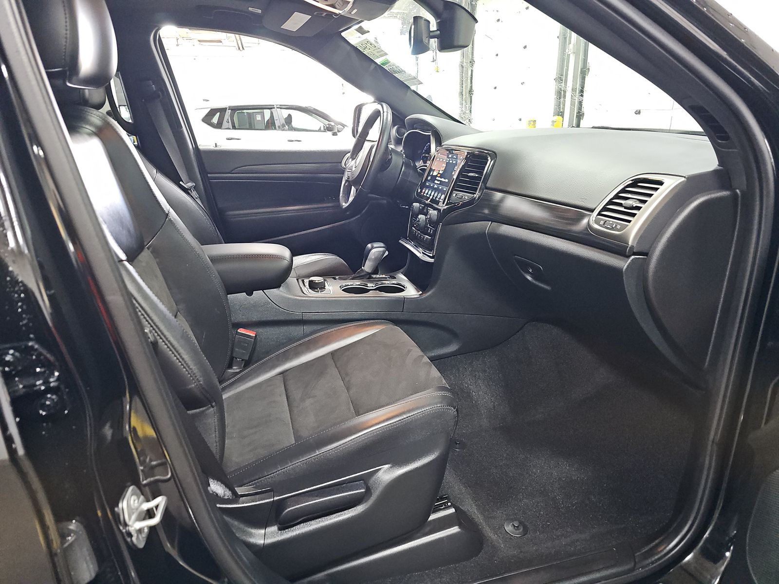 2022 Jeep Grand Cherokee Laredo X AWD