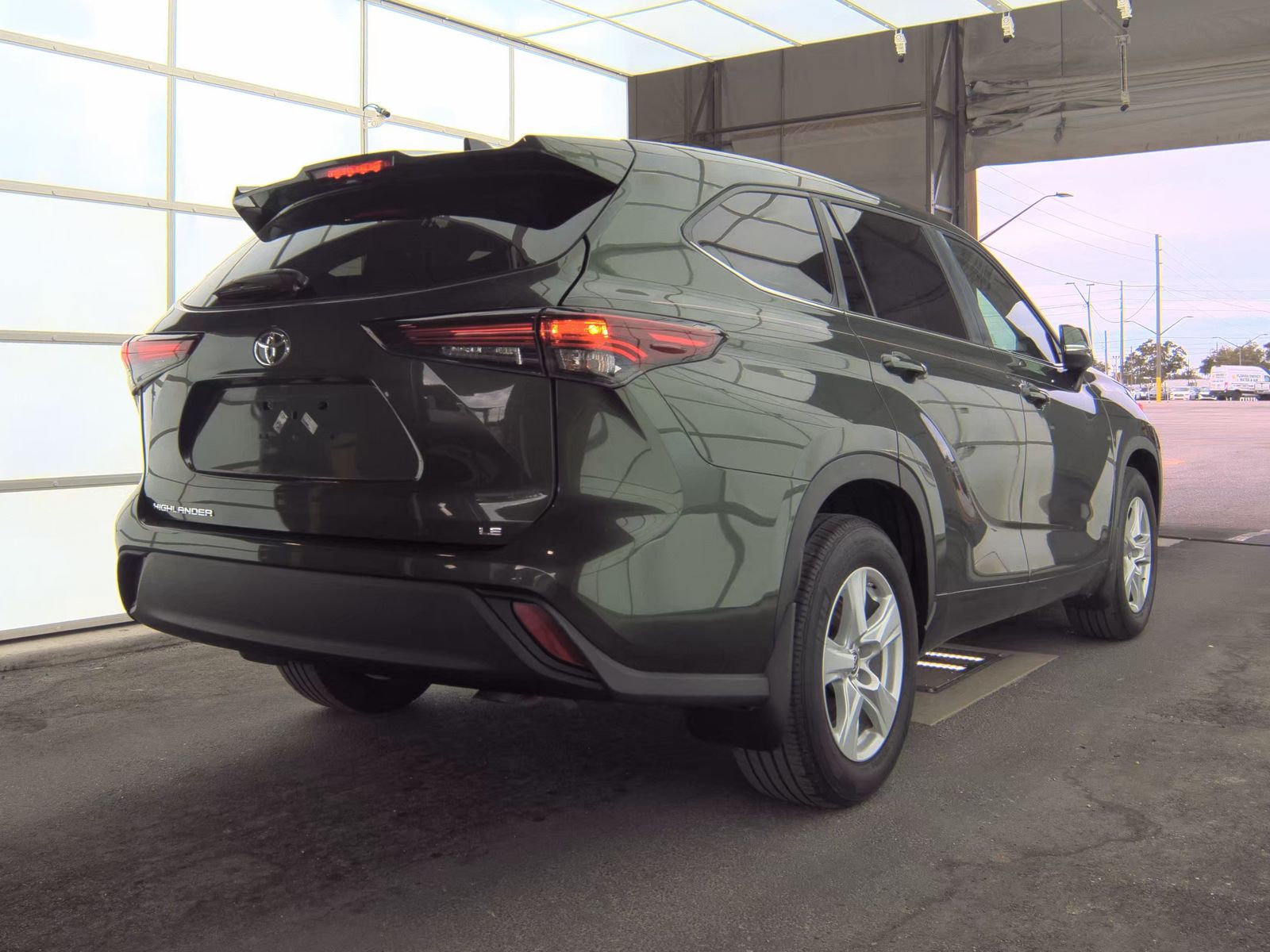 2024 Toyota Highlander LE FWD