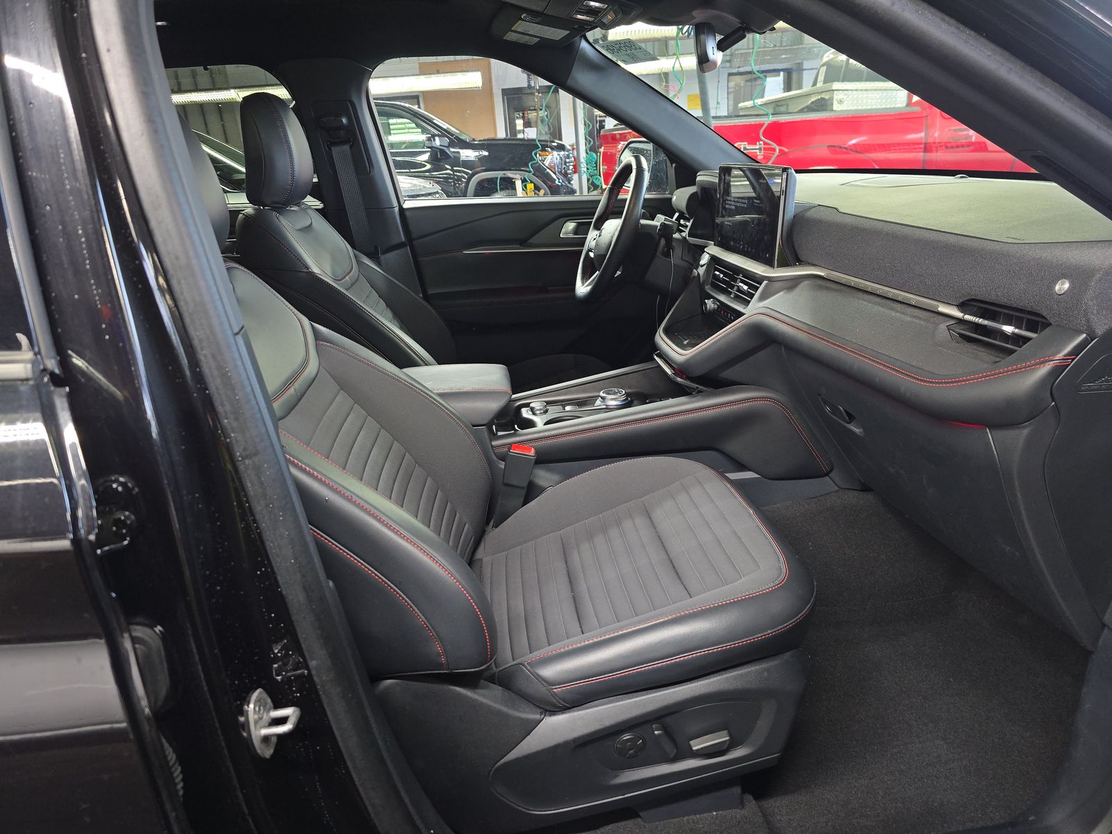 2025 Ford Explorer ST-Line AWD