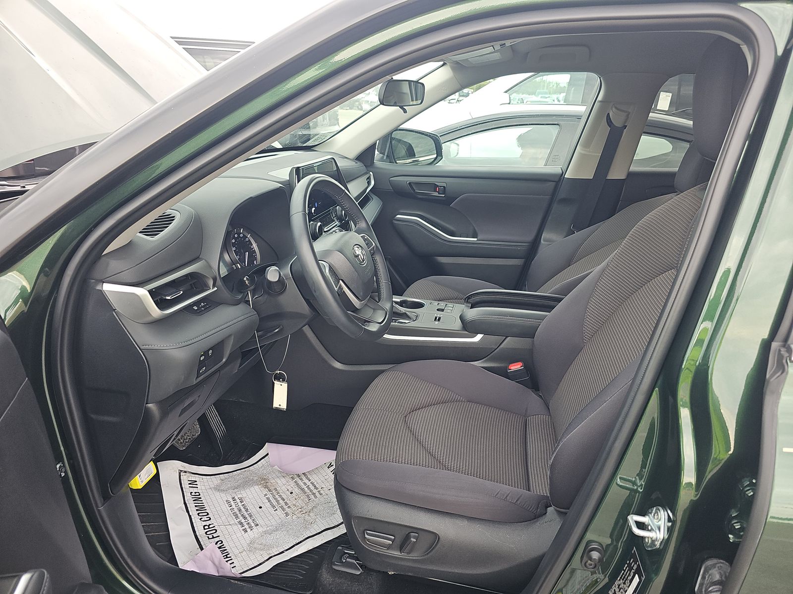 2024 Toyota Highlander LE FWD