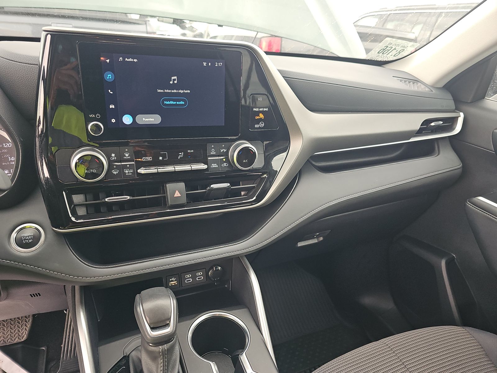 2024 Toyota Highlander LE FWD