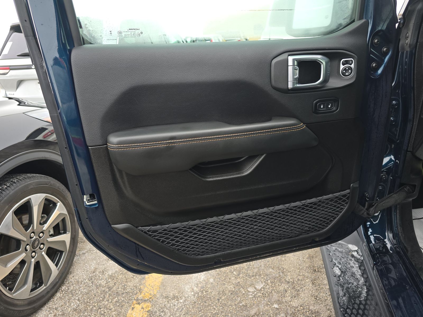 2025 Jeep Wrangler Sahara AWD