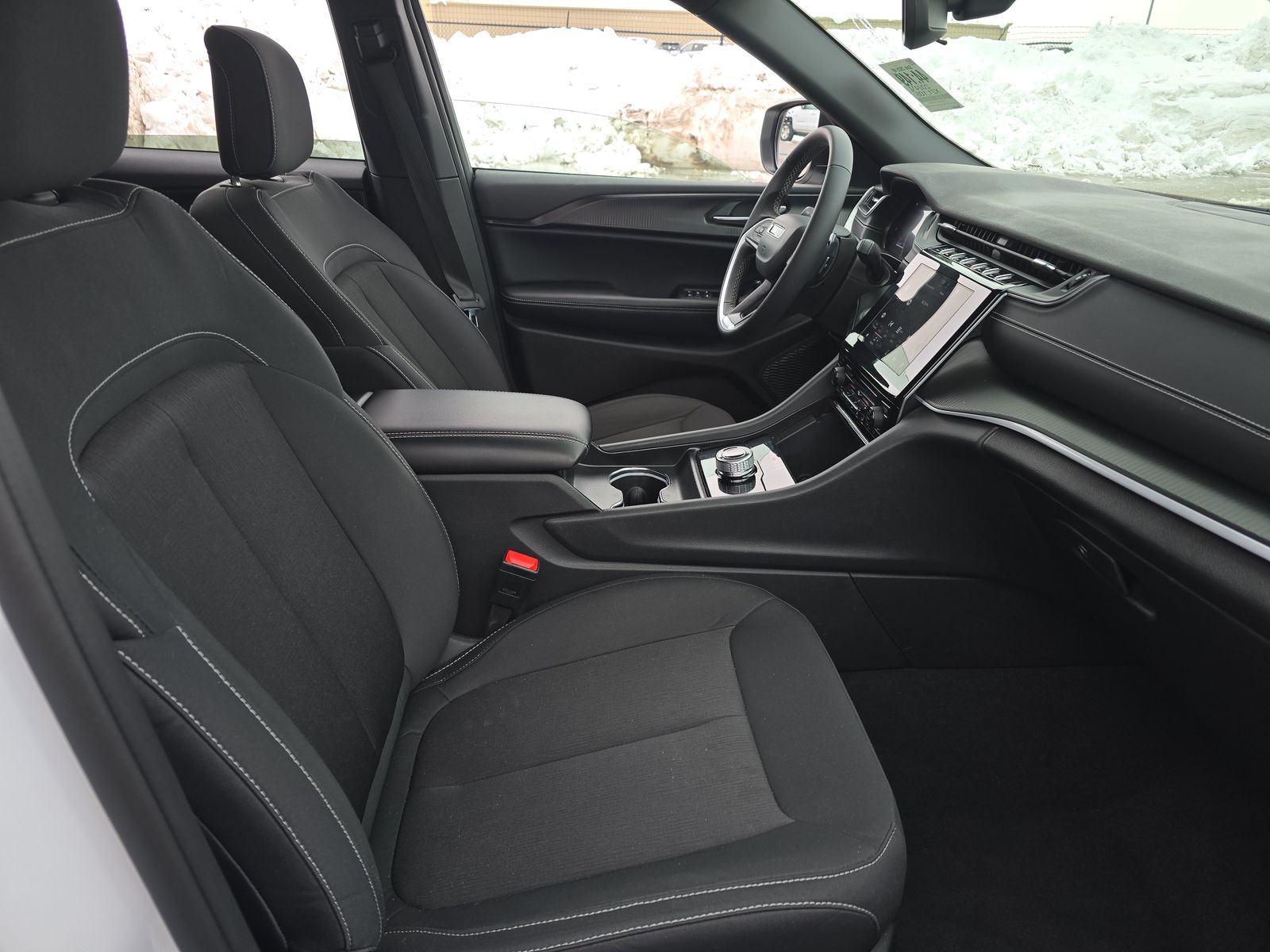 2024 Jeep Grand Cherokee Laredo AWD