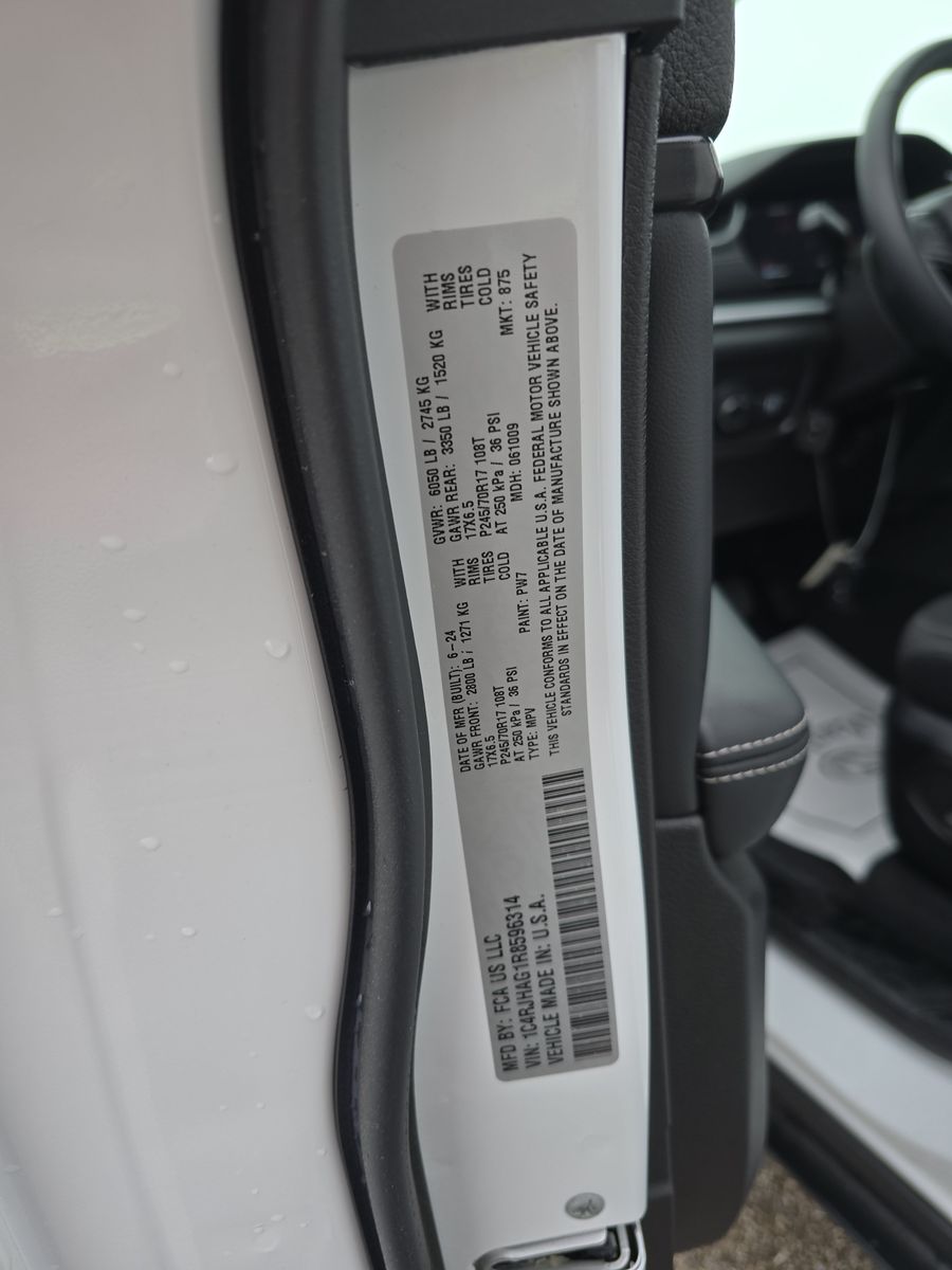 2024 Jeep Grand Cherokee Laredo AWD