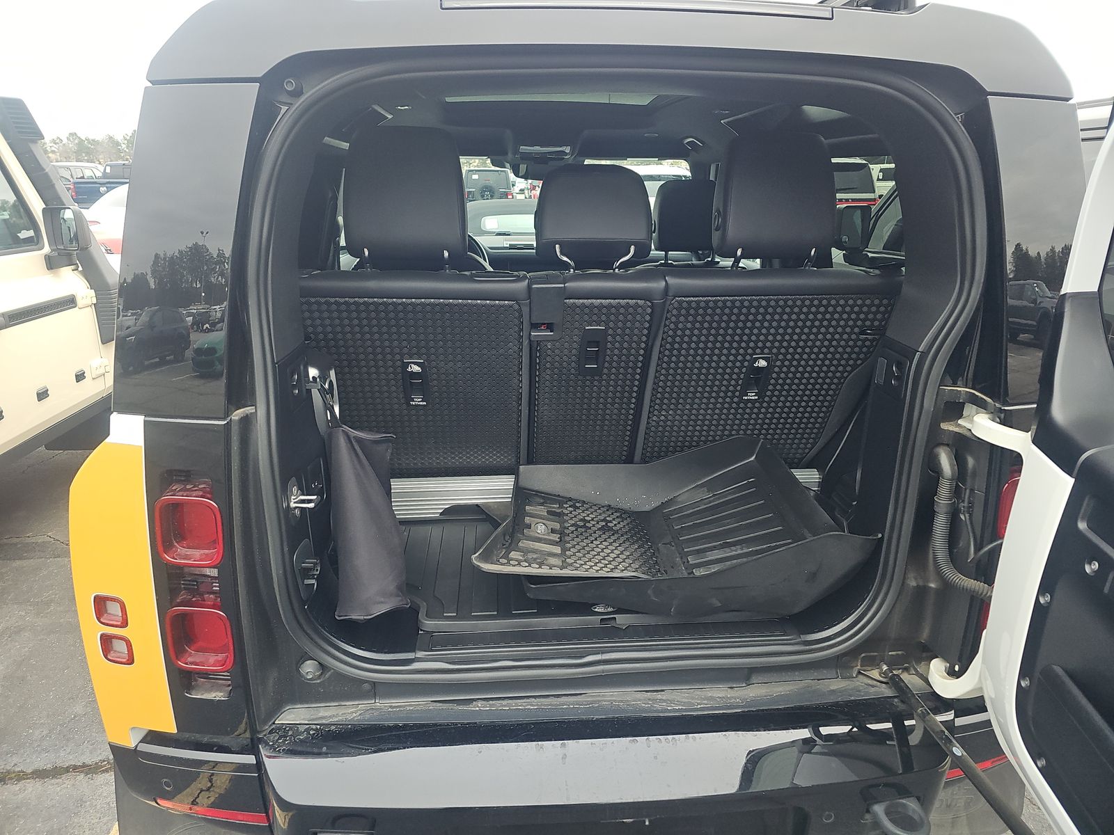 2023 Land Rover Defender 90 X-Dynamic SE AWD