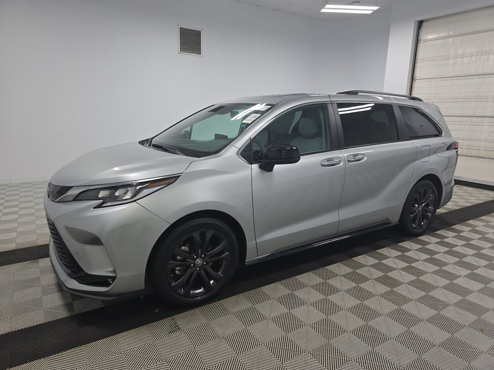 2024 Toyota Sienna XSE FWD