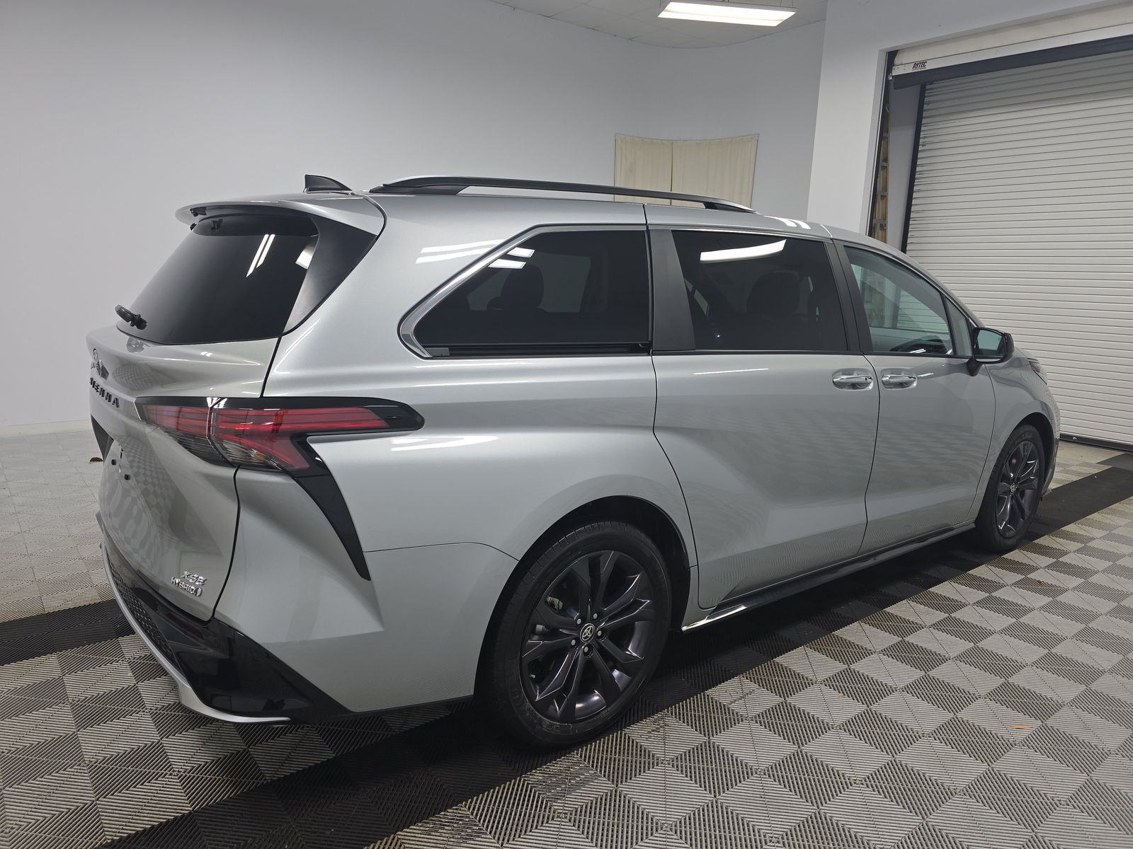 2024 Toyota Sienna XSE FWD