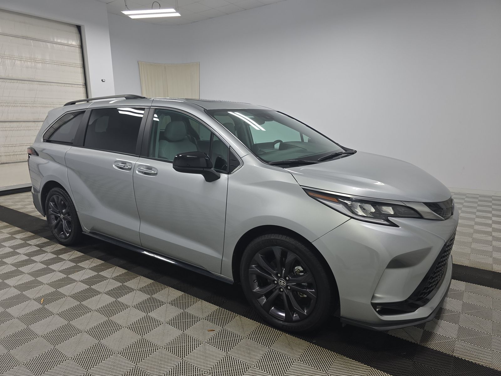 2024 Toyota Sienna XSE FWD