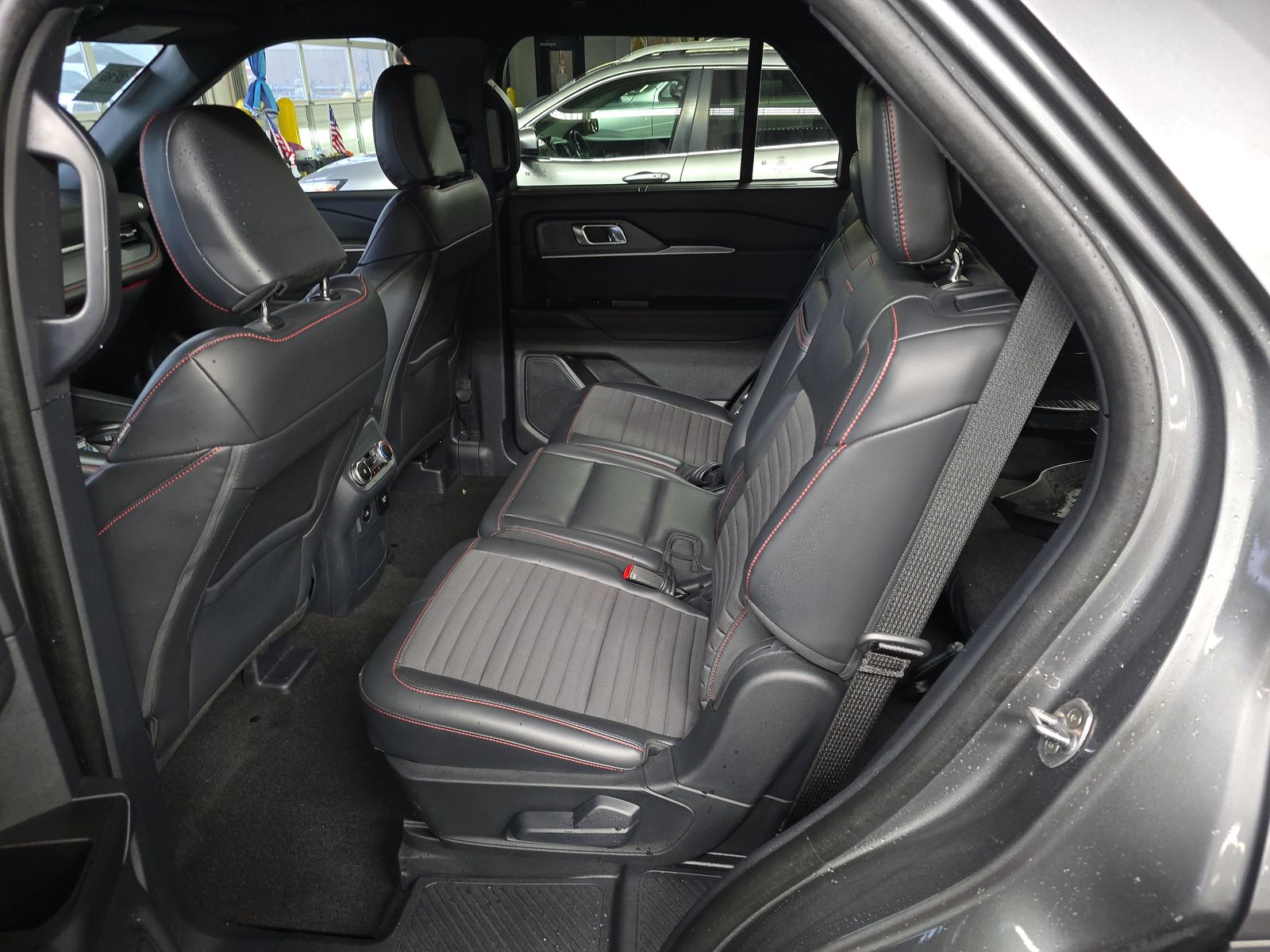 2025 Ford Explorer ST-Line RWD