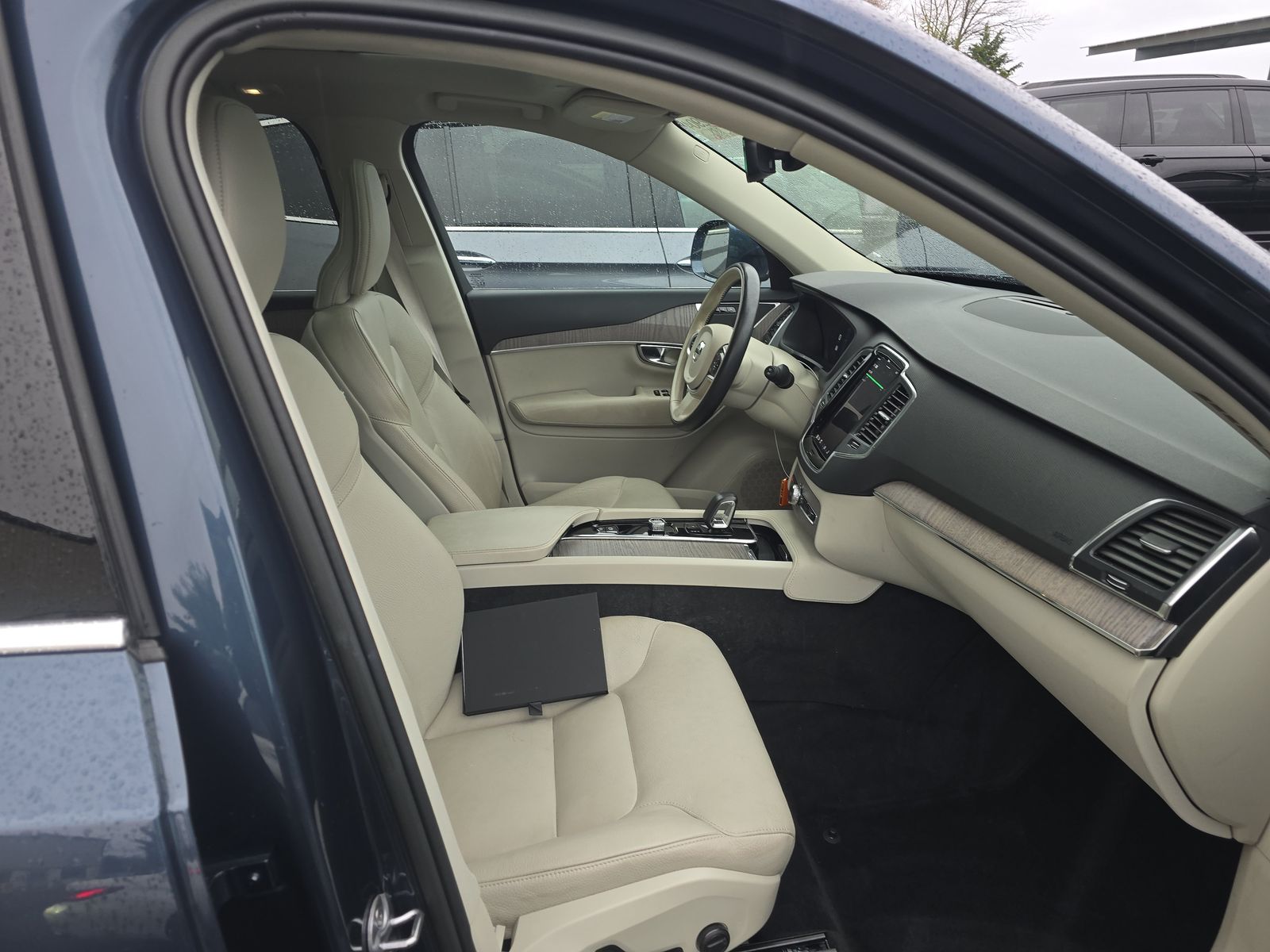 2023 Volvo XC90 B6 Core AWD