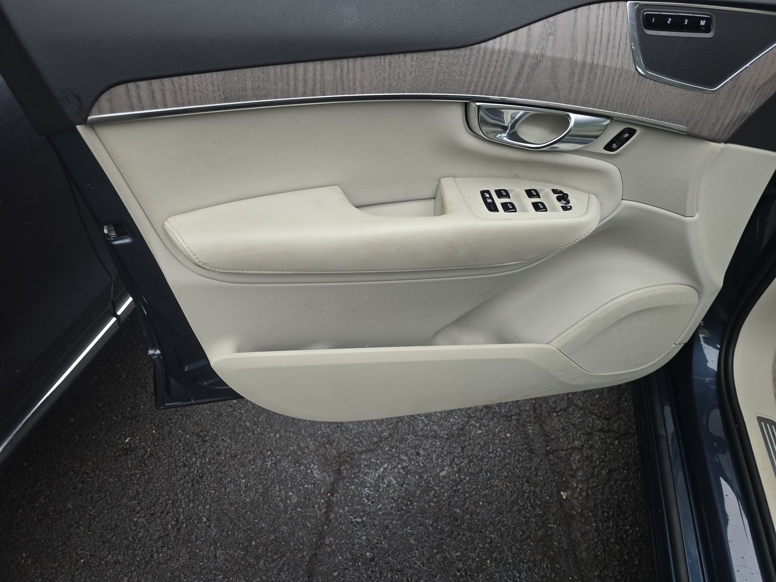 2023 Volvo XC90 B6 Core AWD