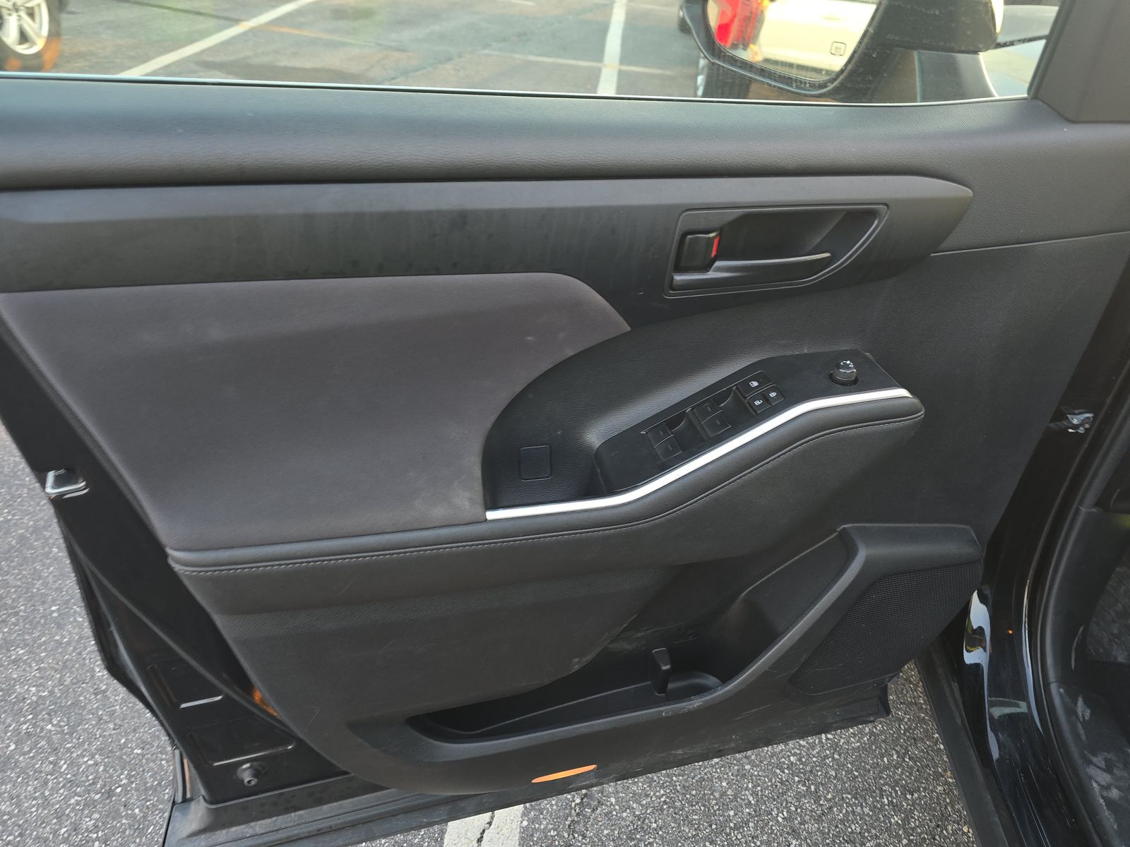 2023 Toyota Highlander LE FWD