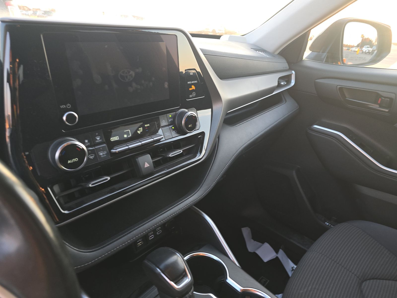 2023 Toyota Highlander LE FWD