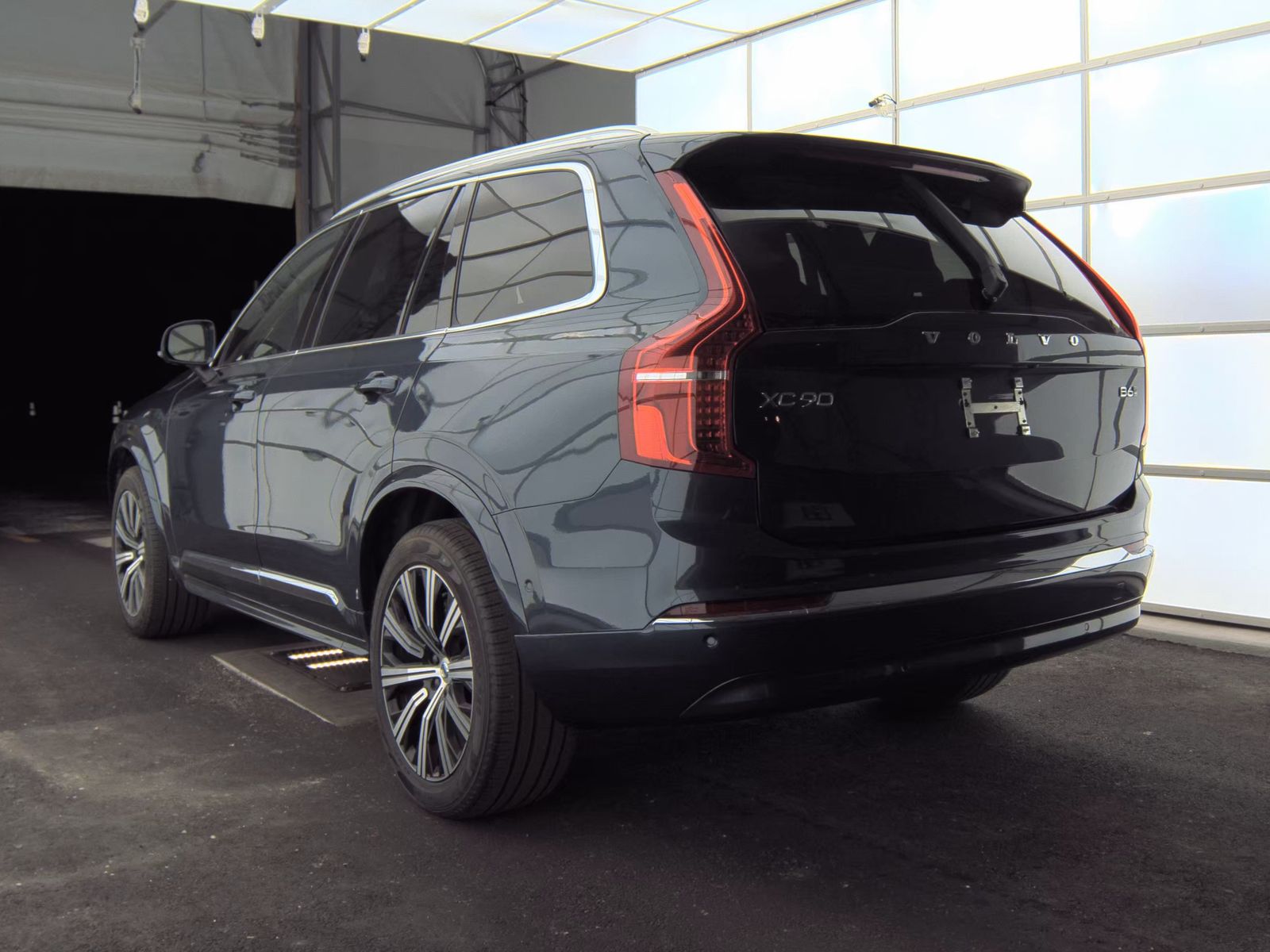 2025 Volvo XC90 B6 Plus AWD