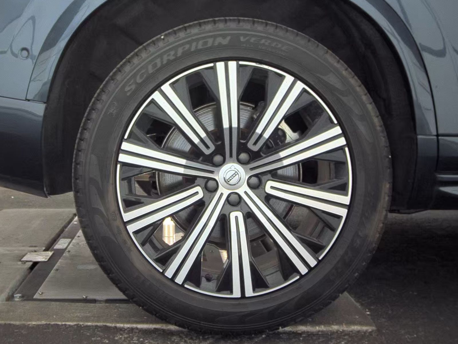 2025 Volvo XC90 B6 Plus AWD