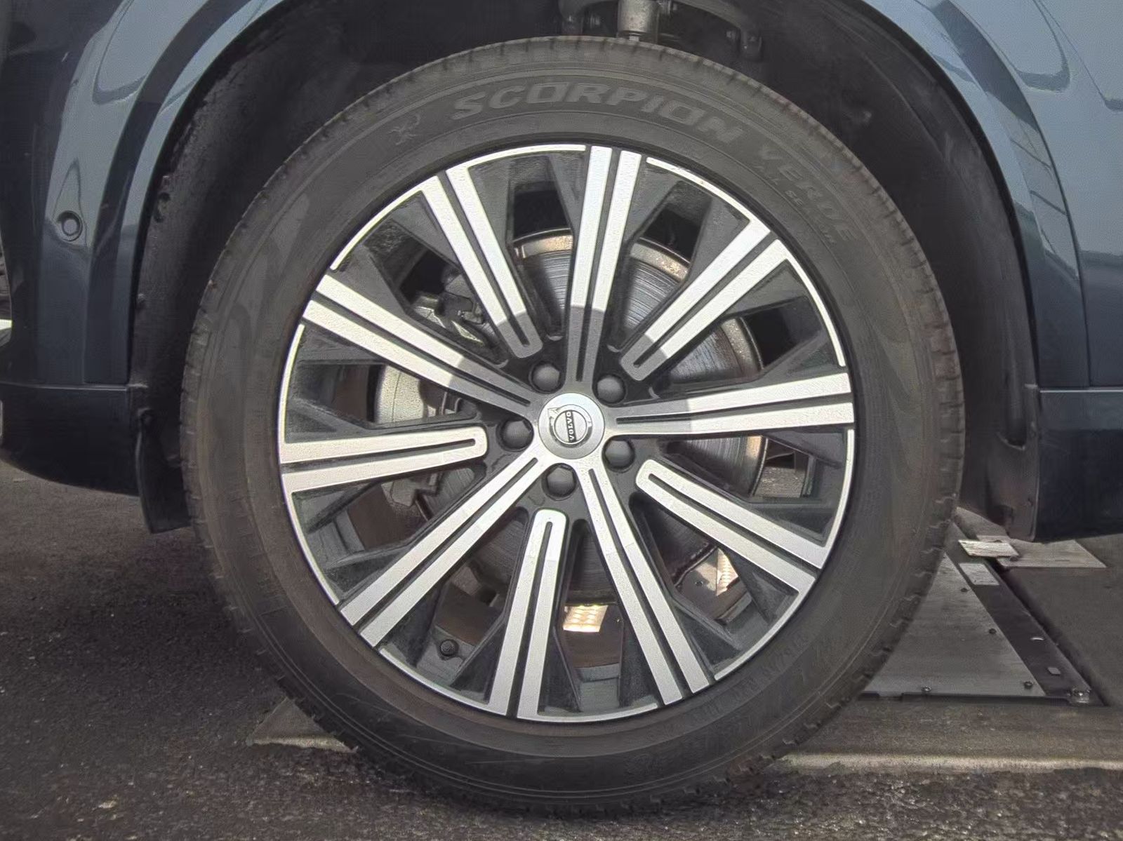 2025 Volvo XC90 B6 Plus AWD