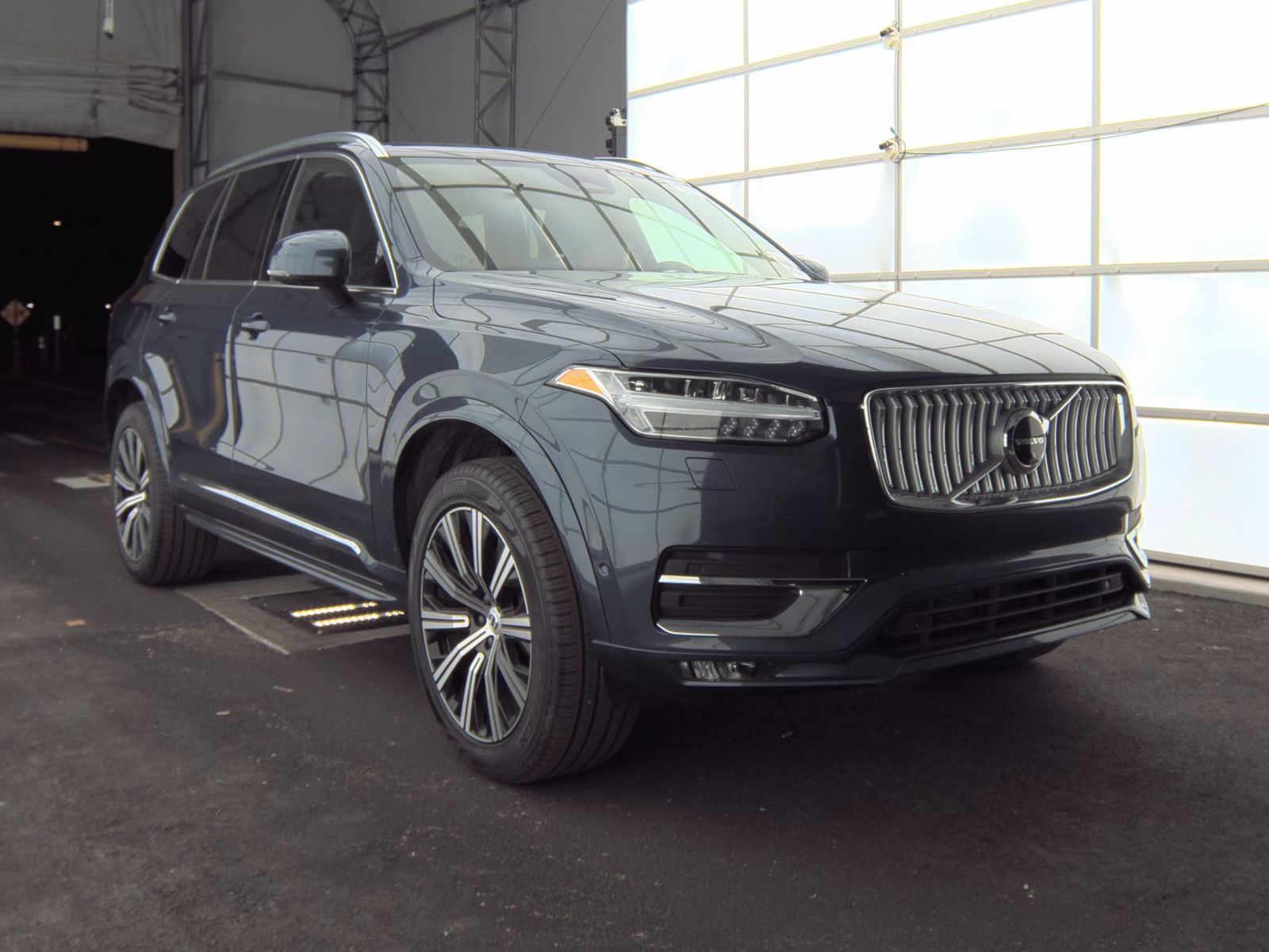 2025 Volvo XC90 B6 Plus AWD