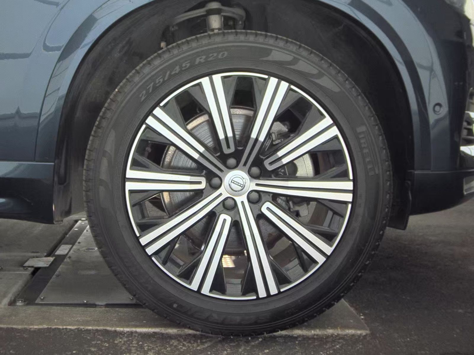 2025 Volvo XC90 B6 Plus AWD