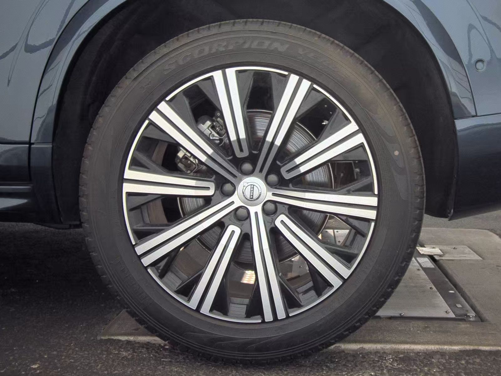 2025 Volvo XC90 B6 Plus AWD