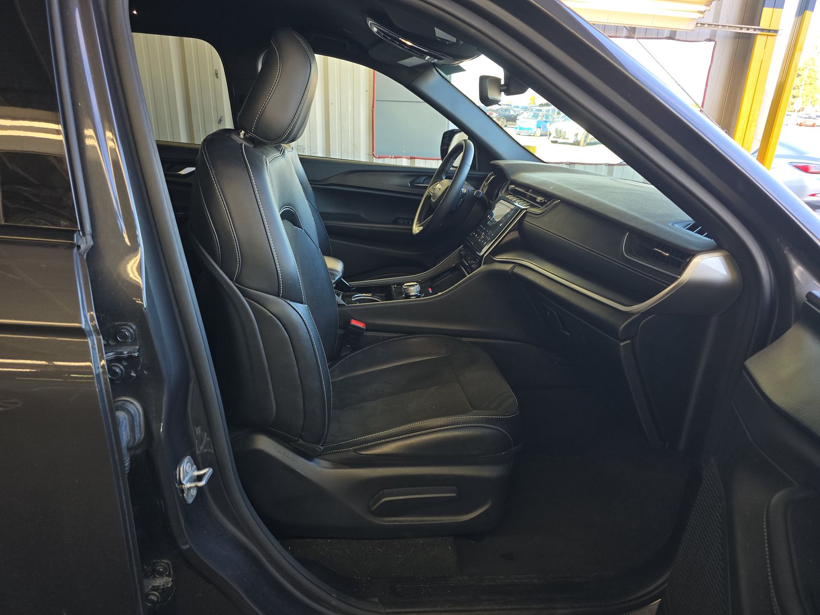 2023 Jeep Grand Cherokee Altitude AWD