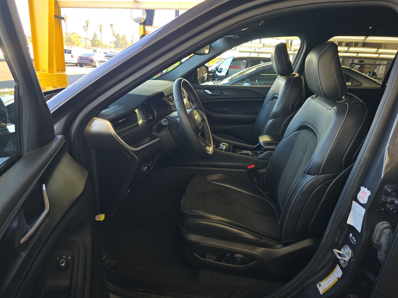 2023 Jeep Grand Cherokee Altitude AWD