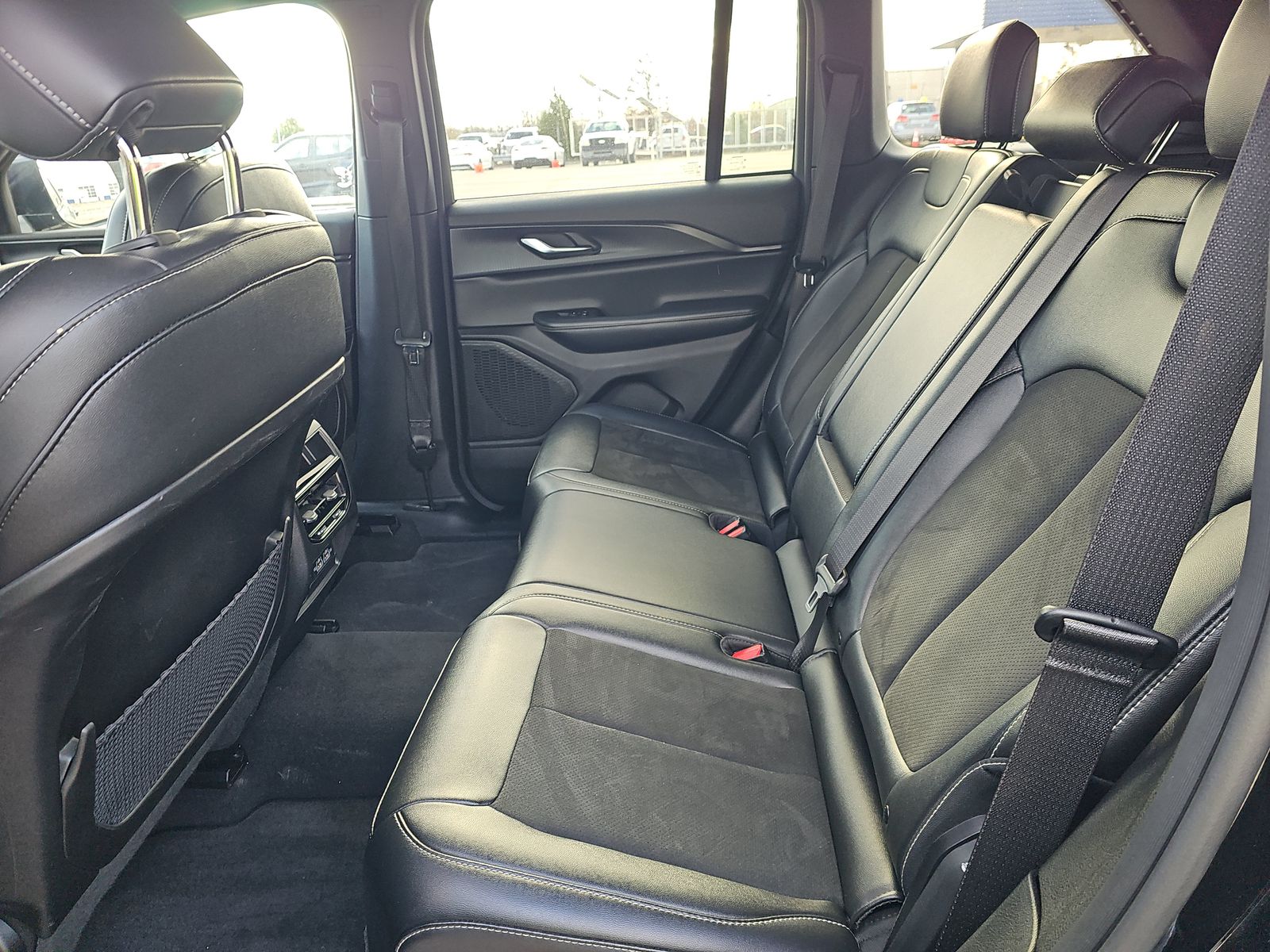 2024 Jeep Grand Cherokee Altitude AWD