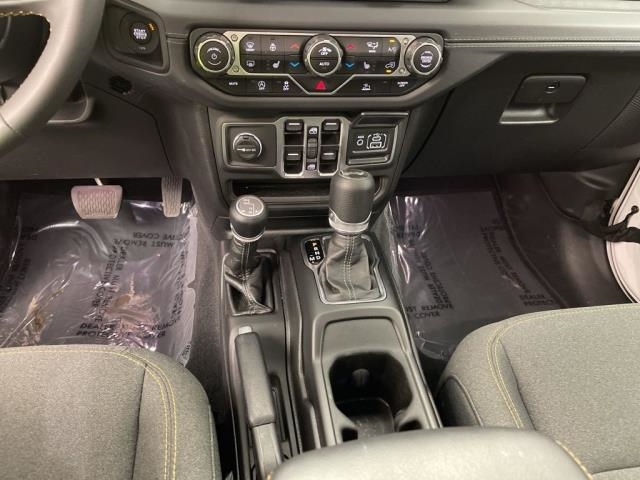 2025 Jeep Wrangler Sahara AWD