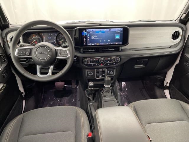 2025 Jeep Wrangler Sahara AWD