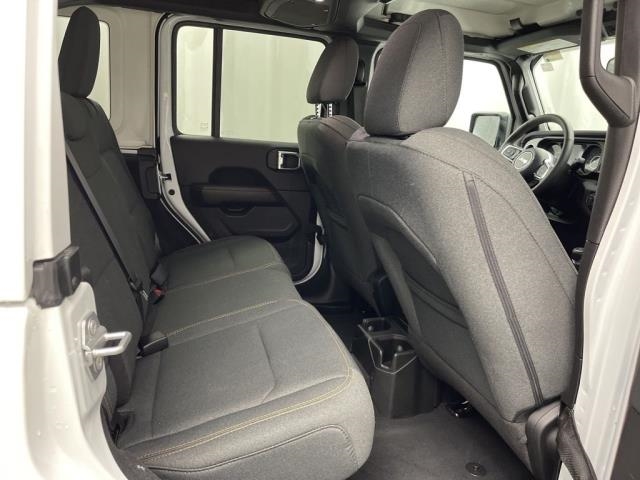 2025 Jeep Wrangler Sahara AWD