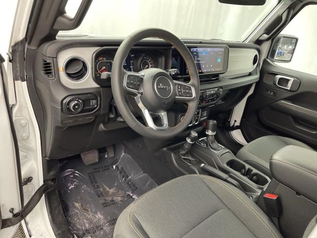 2025 Jeep Wrangler Sahara AWD