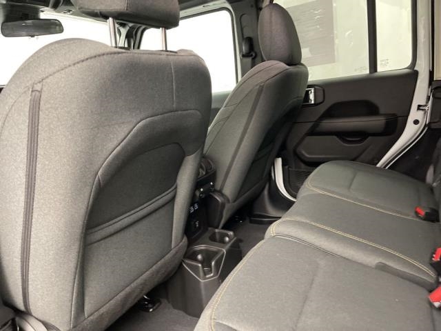 2025 Jeep Wrangler Sahara AWD