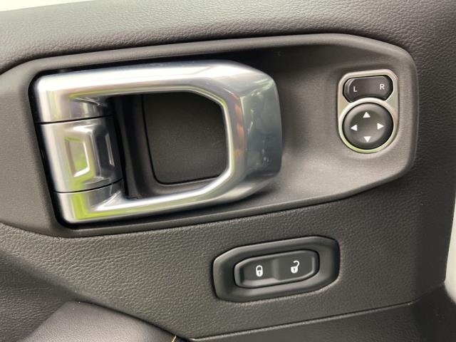 2025 Jeep Wrangler Sahara AWD