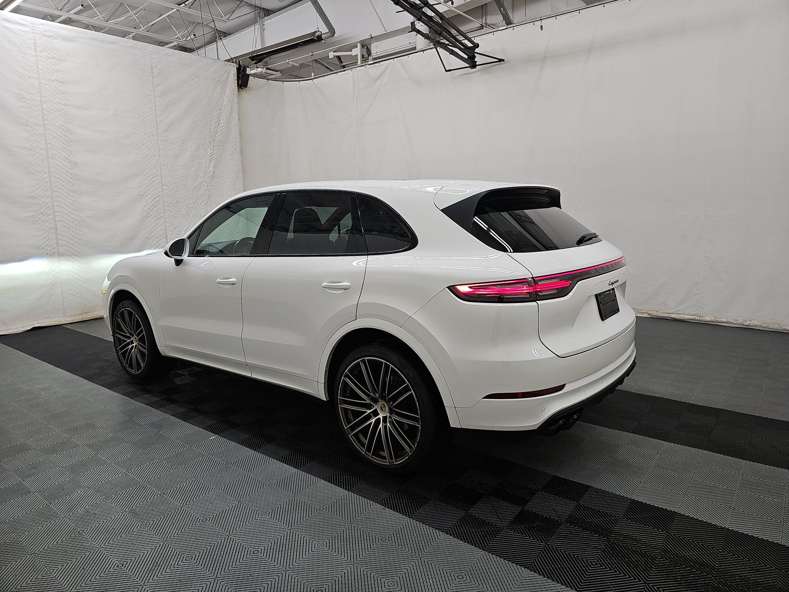 2023 Porsche Cayenne Platinum Edition AWD